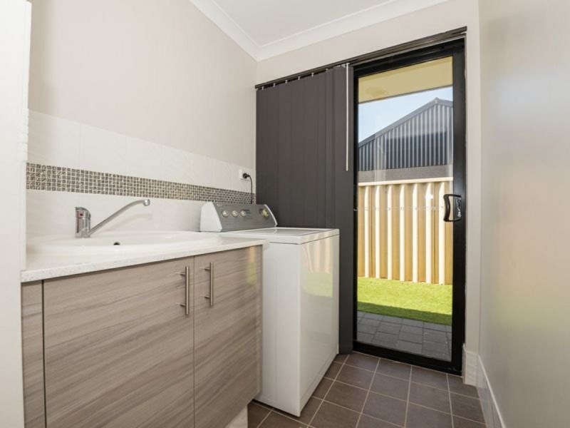 9 Swan Avenue, Millbridge WA 6232