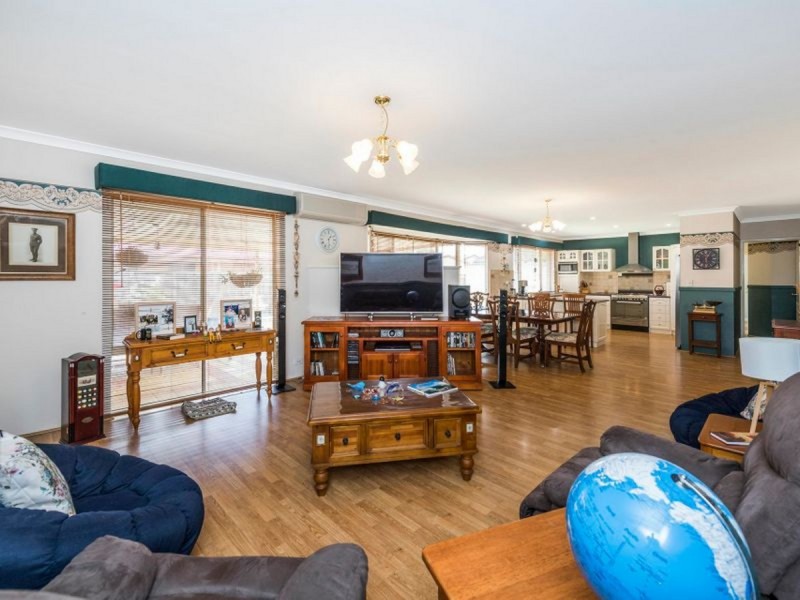 61 Braidwood Drive, Australind WA 6233