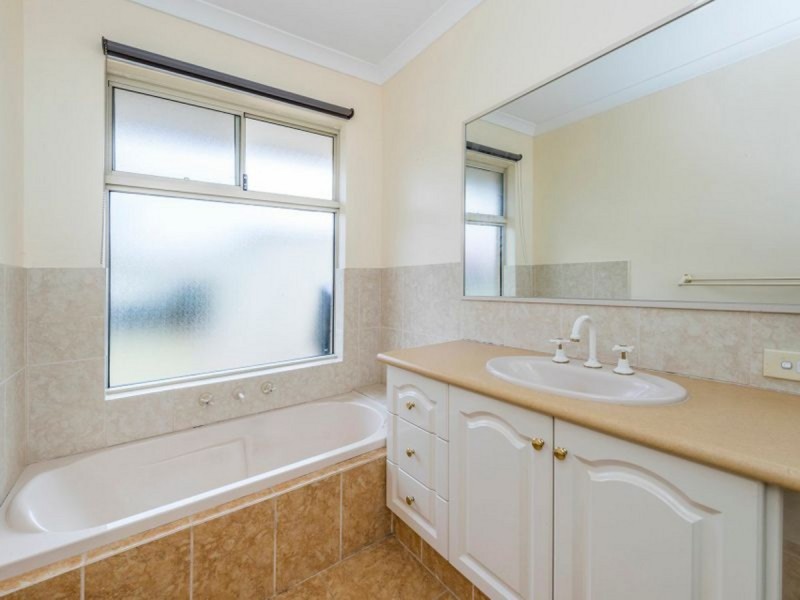 61 Braidwood Drive, Australind WA 6233