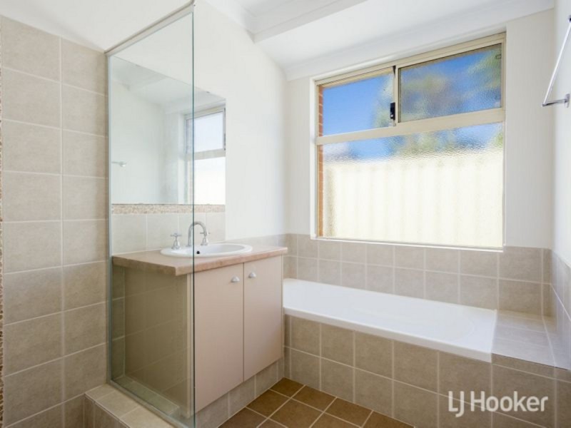 18 Snakewood Bend, Glen Iris WA 6230