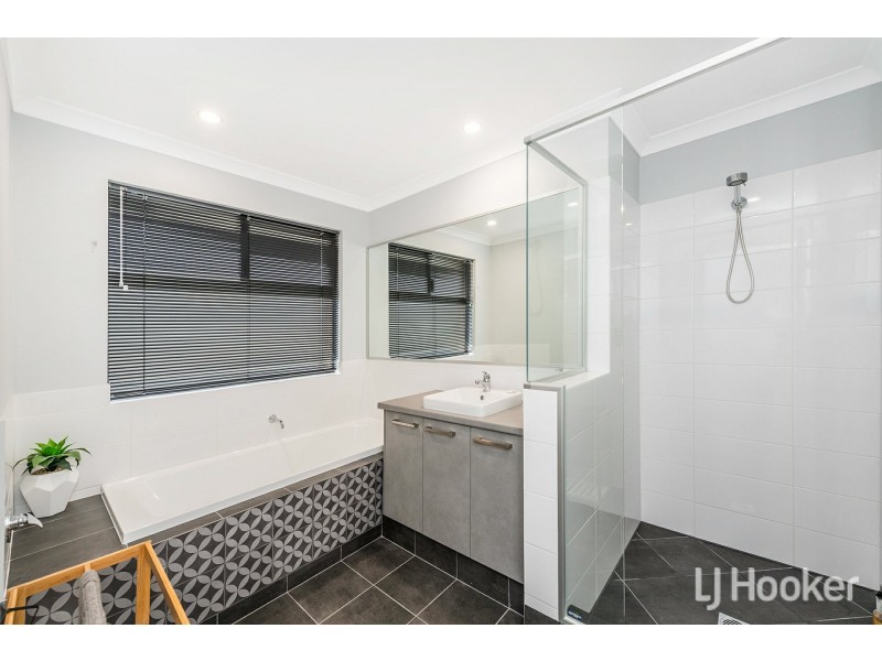 25 Melaleuca Drive, College Grove WA 6230