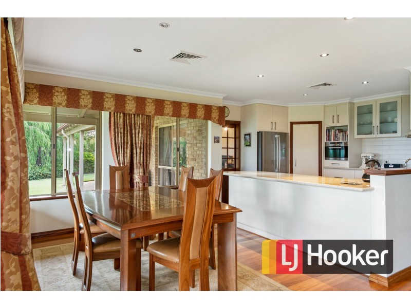 10 Hudson Place, Leschenault WA 6233