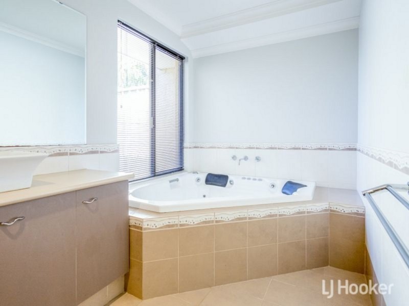 5 Midas Street, Carey Park WA 6230