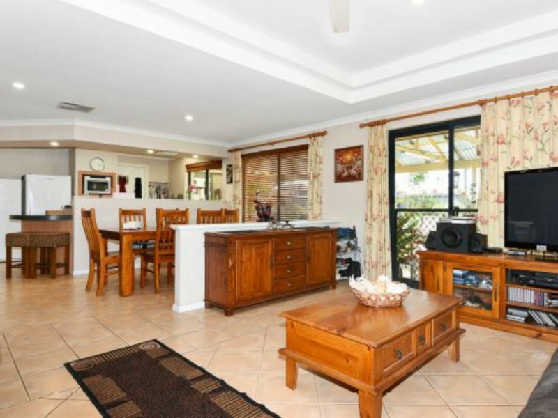 24 Barton Drive, Australind WA 6233