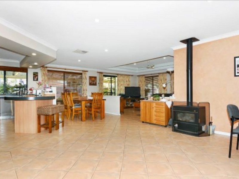 24 Barton Drive, Australind WA 6233