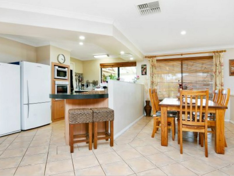 24 Barton Drive, Australind WA 6233