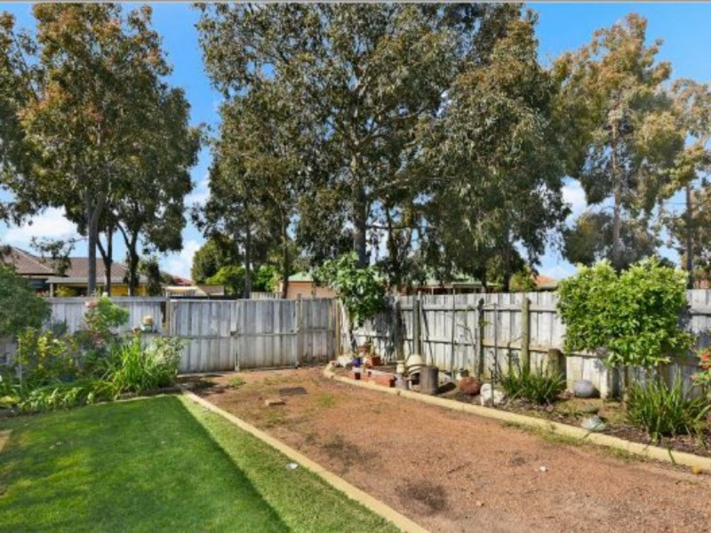 24 Barton Drive, Australind WA 6233