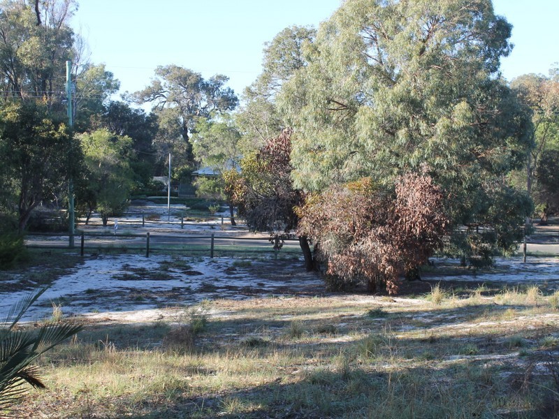 15 Little Place, Leschenault WA 6233