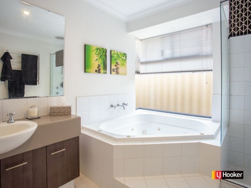 14 Greenough Place, Millbridge WA 6232