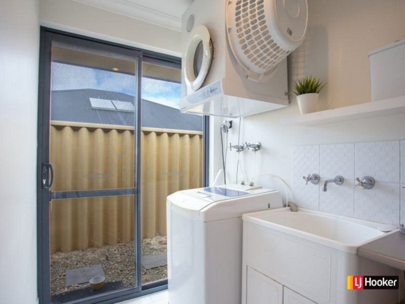 14 Greenough Place, Millbridge WA 6232