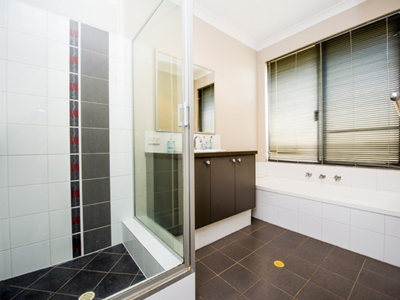 13 Neslite Road, Dalyellup WA 6230