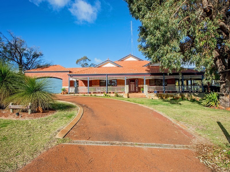 10 Shenton Close, Leschenault WA 6233