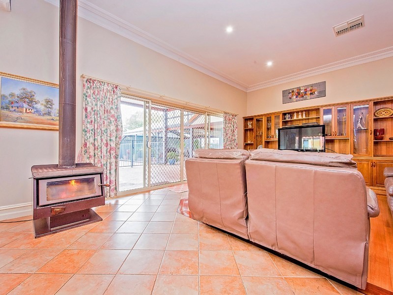 10 Shenton Close, Leschenault WA 6233