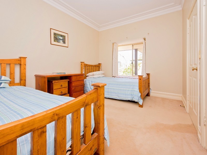 10 Shenton Close, Leschenault WA 6233