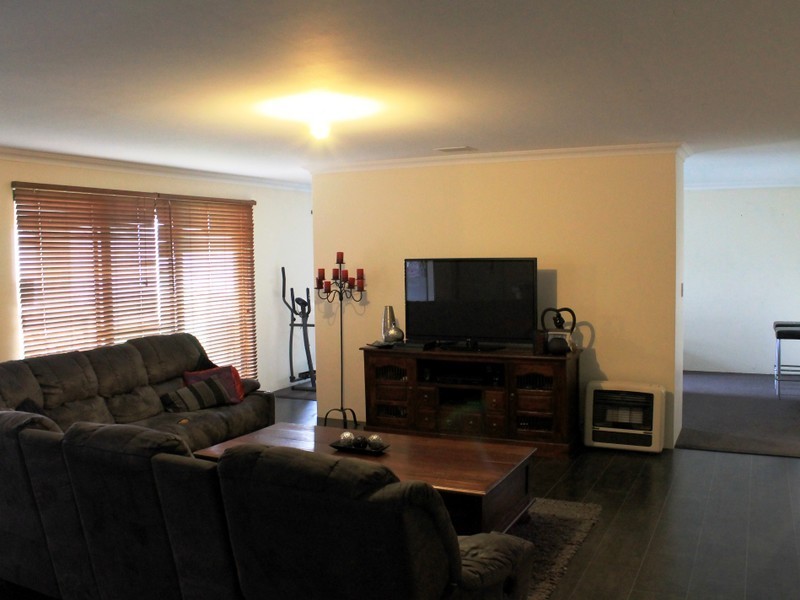 15 Friartuck Road, Dalyellup WA 6230