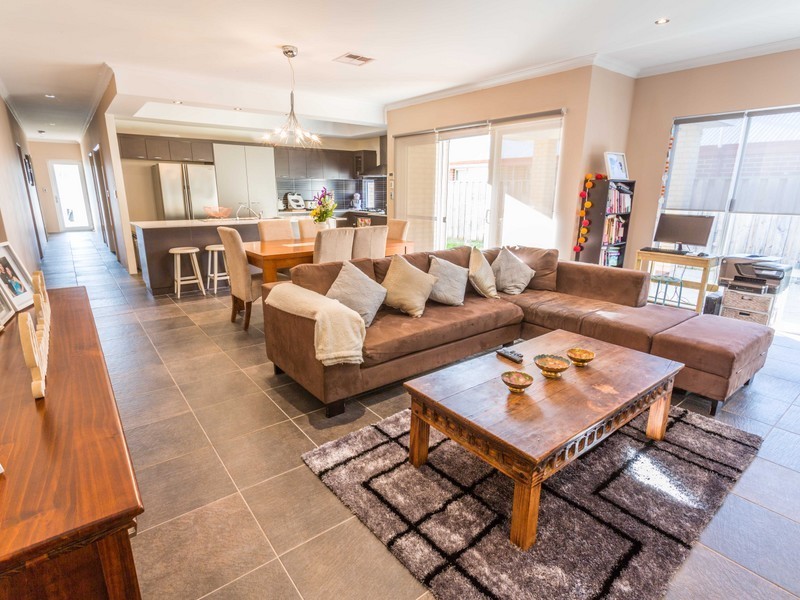 8 Ambrose Green, Pelican Point WA 6230