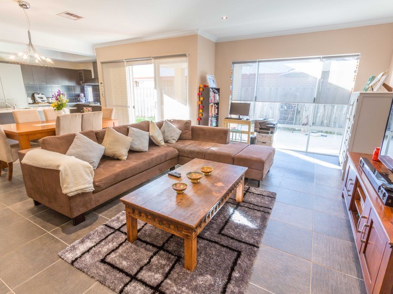 8 Ambrose Green, Pelican Point WA 6230