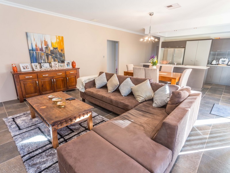 8 Ambrose Green, Pelican Point WA 6230