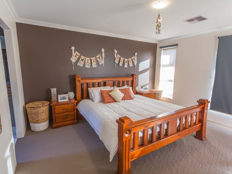 8 Ambrose Green, Pelican Point WA 6230