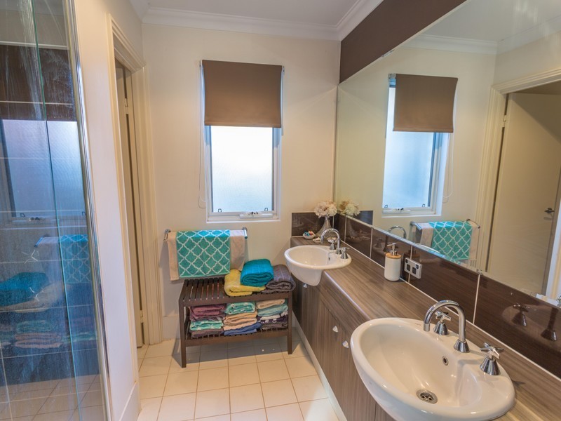 8 Ambrose Green, Pelican Point WA 6230