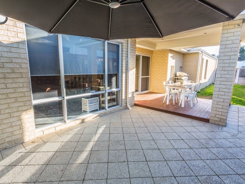 8 Ambrose Green, Pelican Point WA 6230