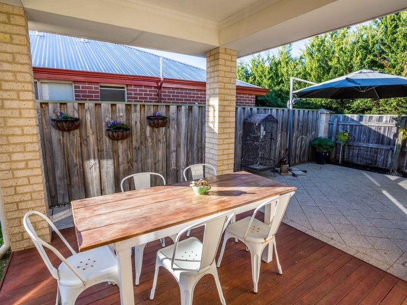 8 Ambrose Green, Pelican Point WA 6230