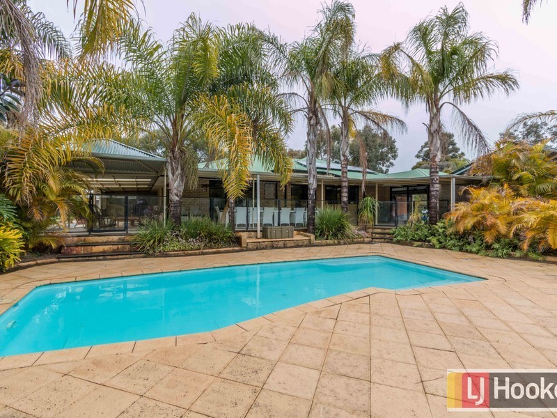 1 Roberts Road, Leschenault WA 6233