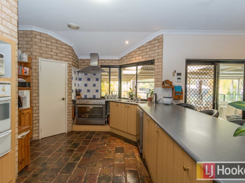 1 Roberts Road, Leschenault WA 6233