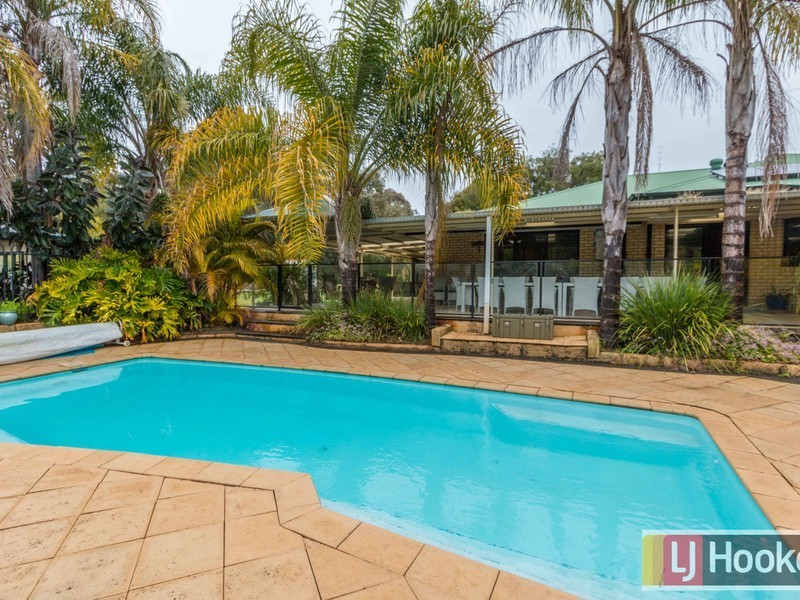 1 Roberts Road, Leschenault WA 6233
