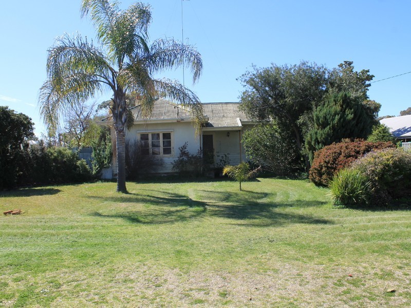 5 Lowe Street, Carey Park WA 6230