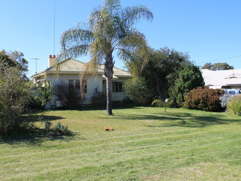 5 Lowe Street, Carey Park WA 6230