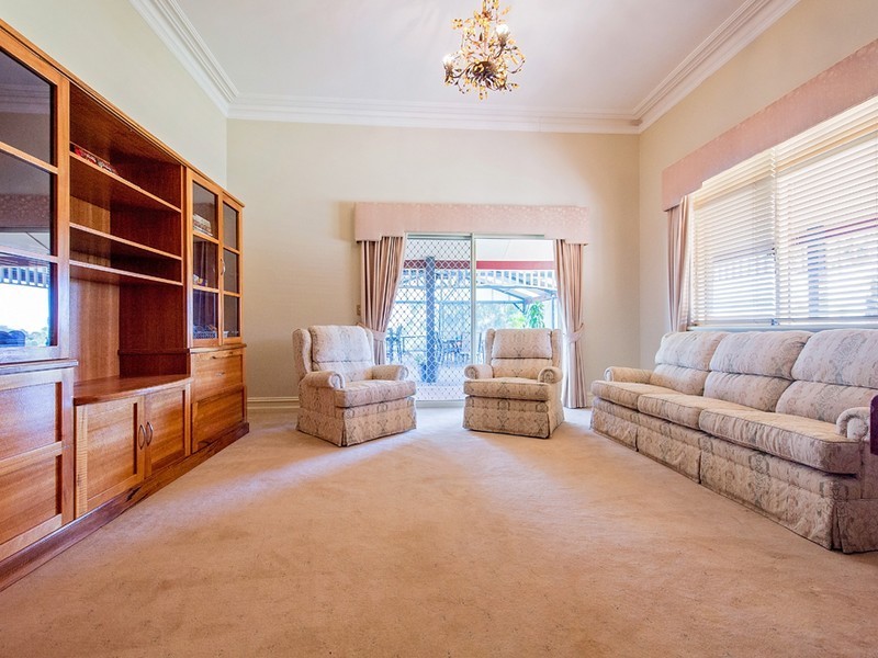 10 Shenton close, Leschenault WA 6233