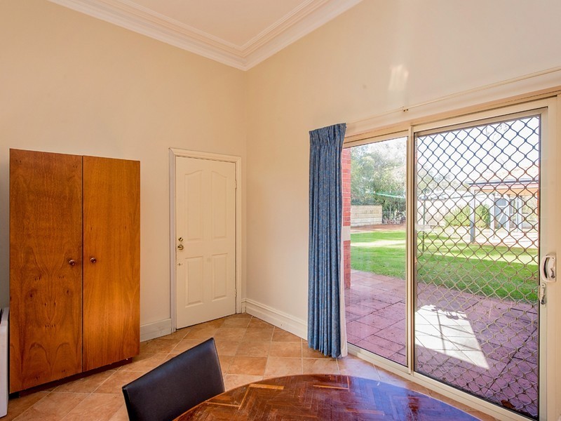 10 Shenton close, Leschenault WA 6233