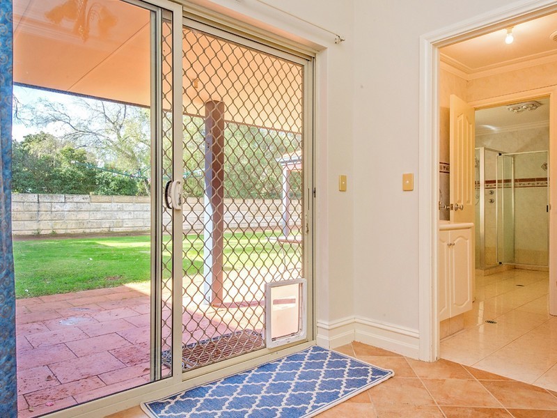 10 Shenton close, Leschenault WA 6233