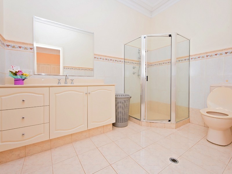 10 Shenton close, Leschenault WA 6233