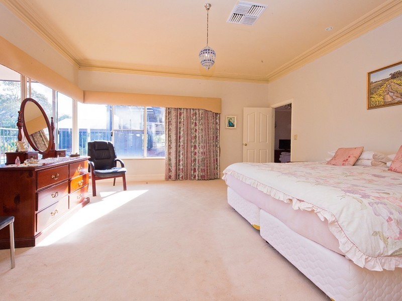 10 Shenton close, Leschenault WA 6233