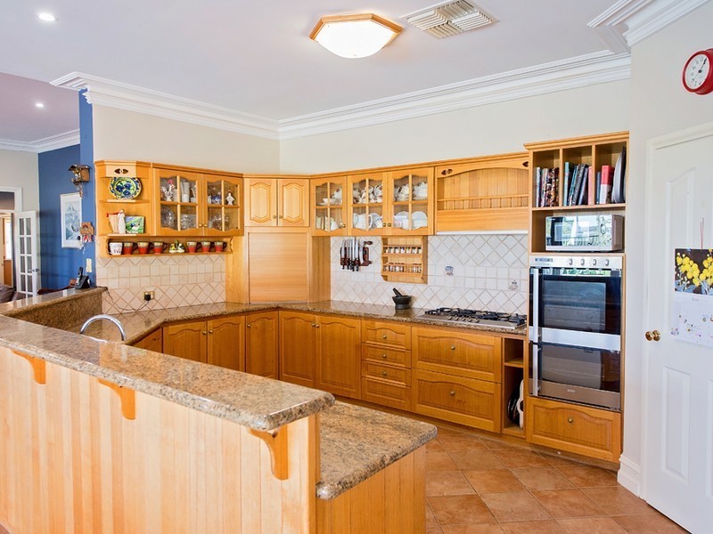 10 Shenton close, Leschenault WA 6233