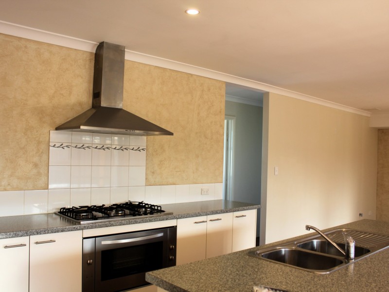 54 Blue Wren Drive, Eaton WA 6232