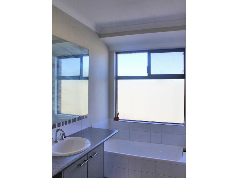 54 Blue Wren Drive, Eaton WA 6232