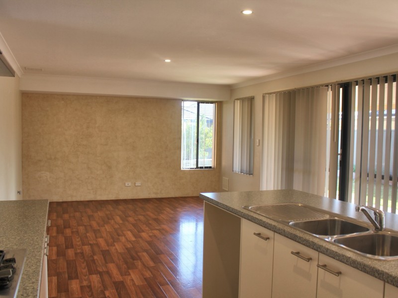 54 Blue Wren Drive, Eaton WA 6232