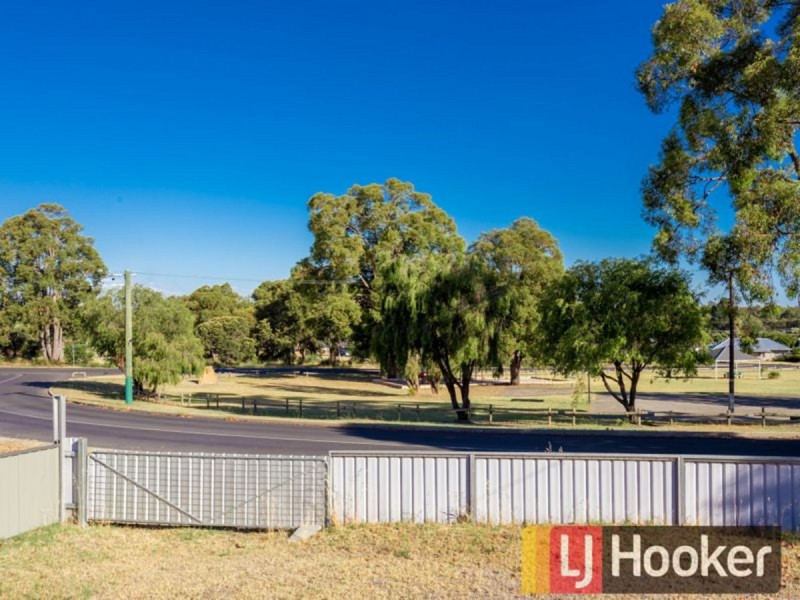 5 Moore Street, Collie WA 6225