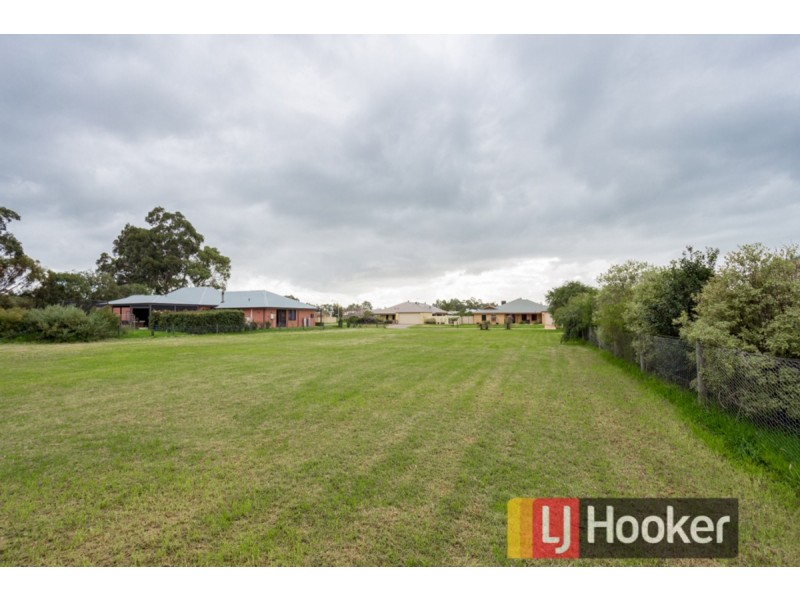 4 O’Meara Drive, Burekup WA 6227