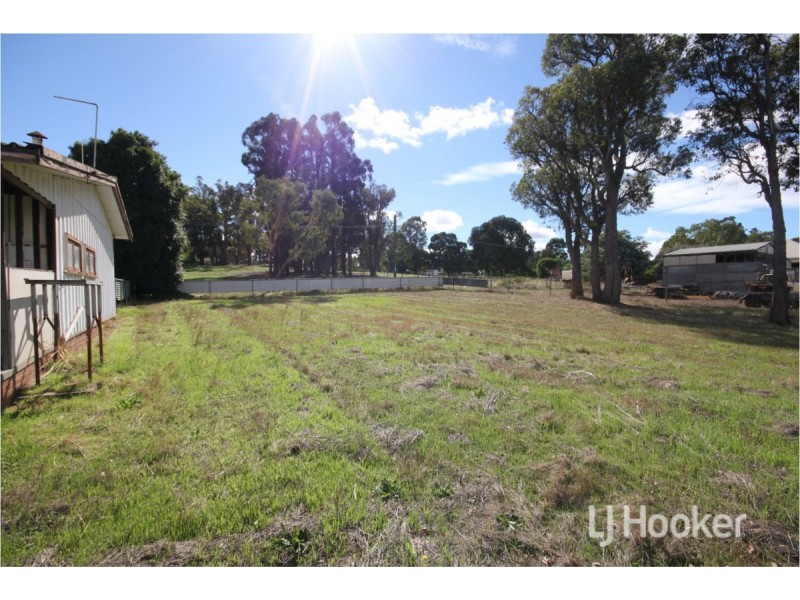 17 Davis Street, Collie WA 6225