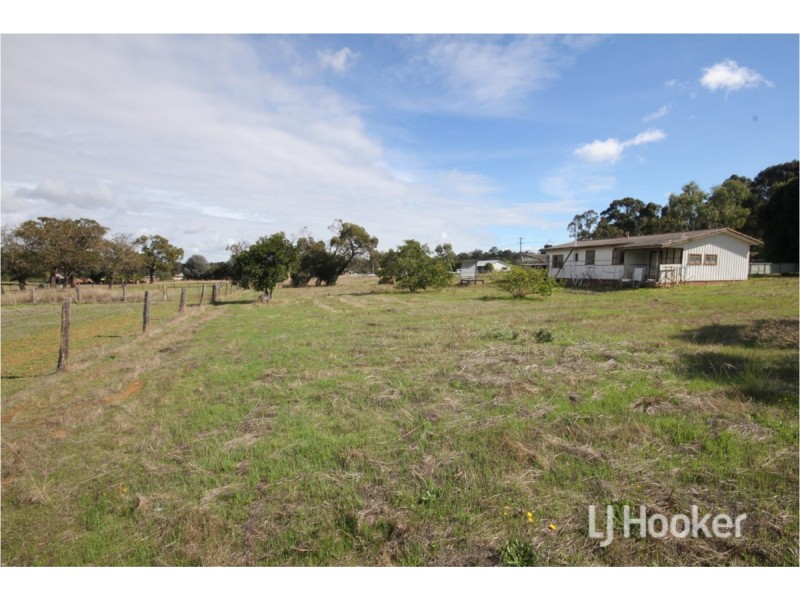 17 Davis Street, Collie WA 6225