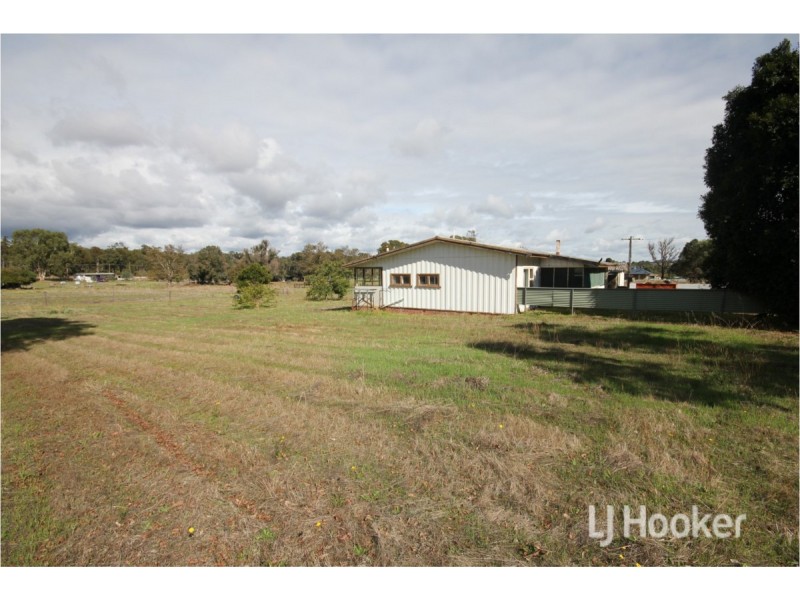 17 Davis Street, Collie WA 6225