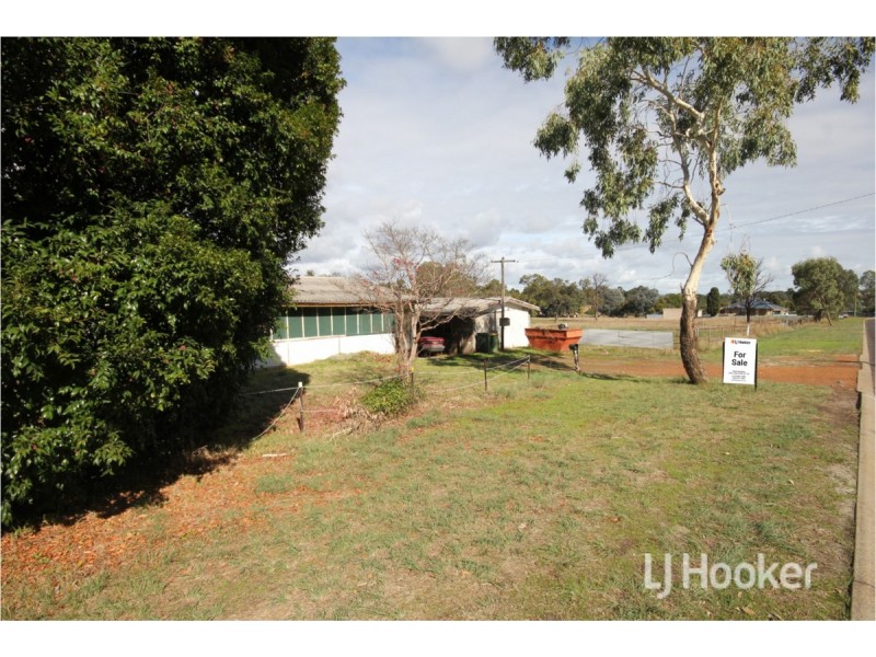 17 Davis Street, Collie WA 6225