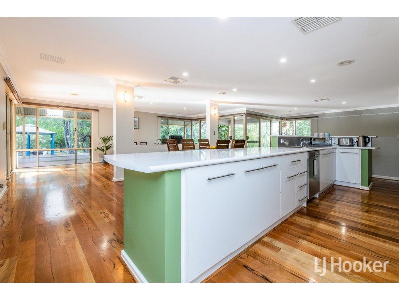 4 Keble Heights, College Grove WA 6230