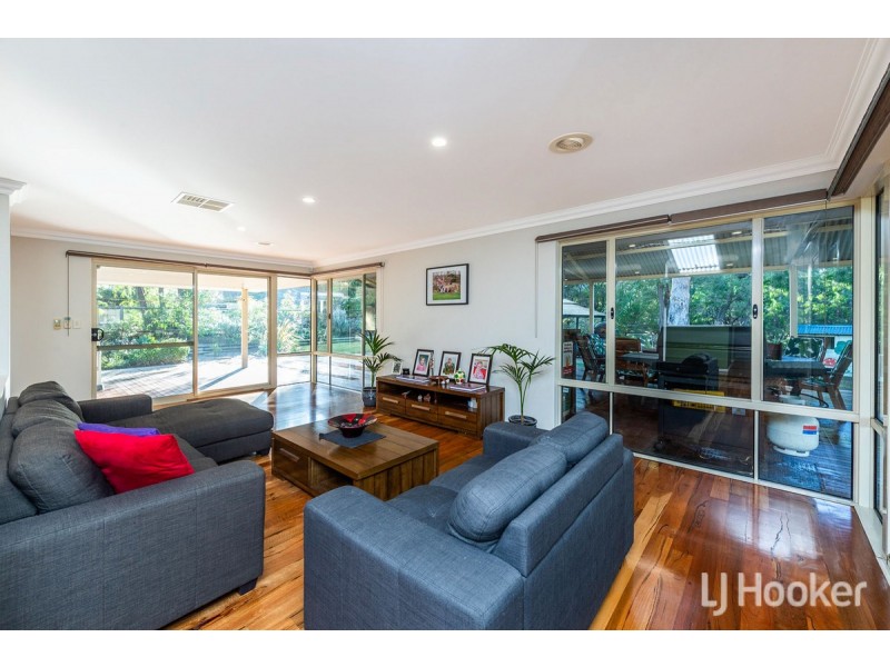 4 Keble Heights, College Grove WA 6230