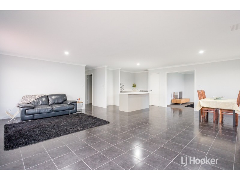 18 Cockatoo Gate, Australind WA 6233