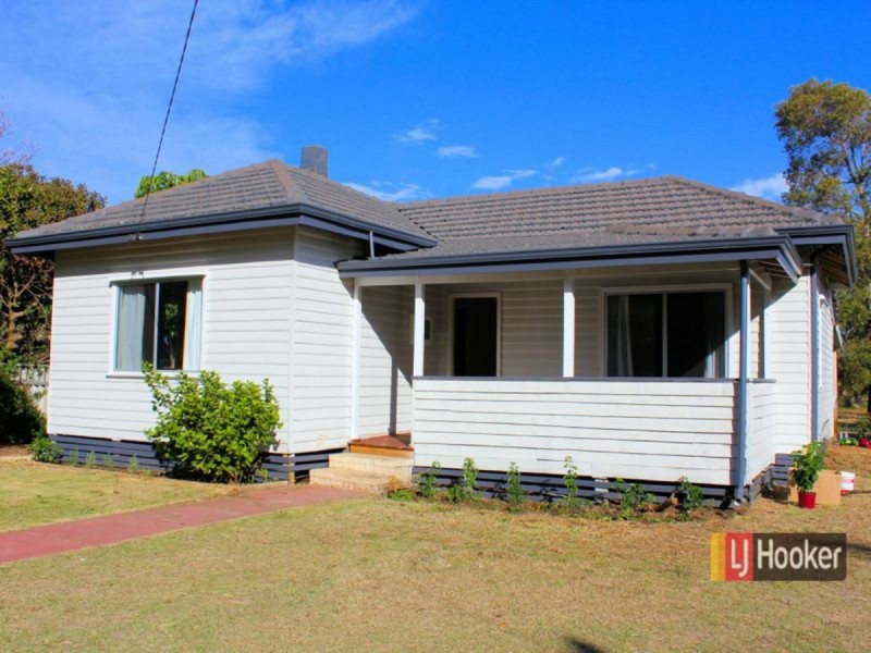 16 Woodrow Street, Carey Park WA 6230